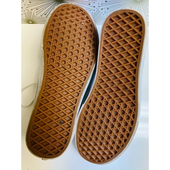 Vans baby blue Old Skool skate shoe. Size 7(M), 8.5(W) - Picture 7 of 8